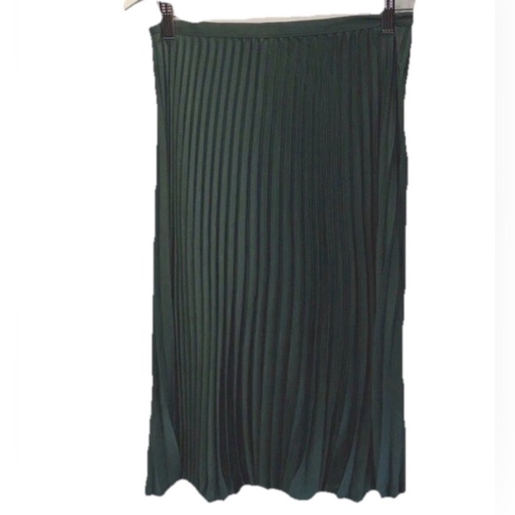 Banana Republic Satin Pleated Skirt Hunter Green Midi Petite 4P NWT Style 798408 - Picture 3 of 12